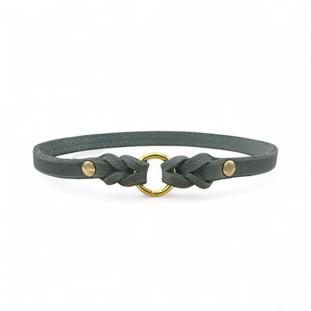 leichtes Hundehalsband, ideal für Hundemarken, handgefertigt aus robustem Leder in grau, personalisiert