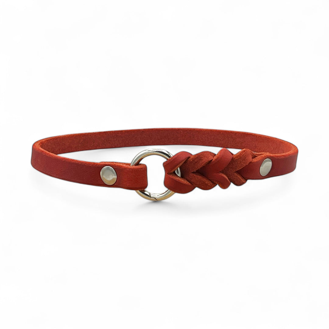 schmales Hundehalsband, ideal für Hundemarken, handgefertigt aus robustem Leder in Rot, personalisierbar