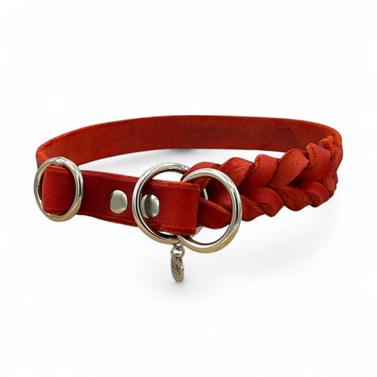 Handgefertigtes Zugstopp Halsband aus hochwertigem Fettleder in rot, ideal für alle Hunde, personalisiert mit Namen und Telefonnummer