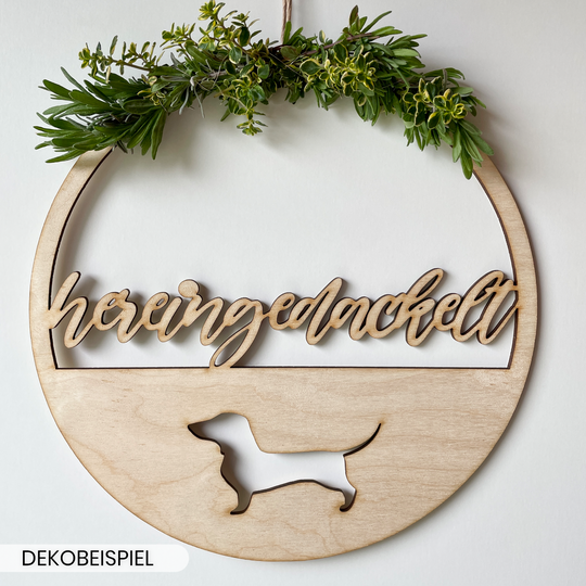 Dekokranz „Hereingedackelt“ 24cm, als Dekoration an der Tür, für Dackel und Hunde Freunde, Dekobeispiel